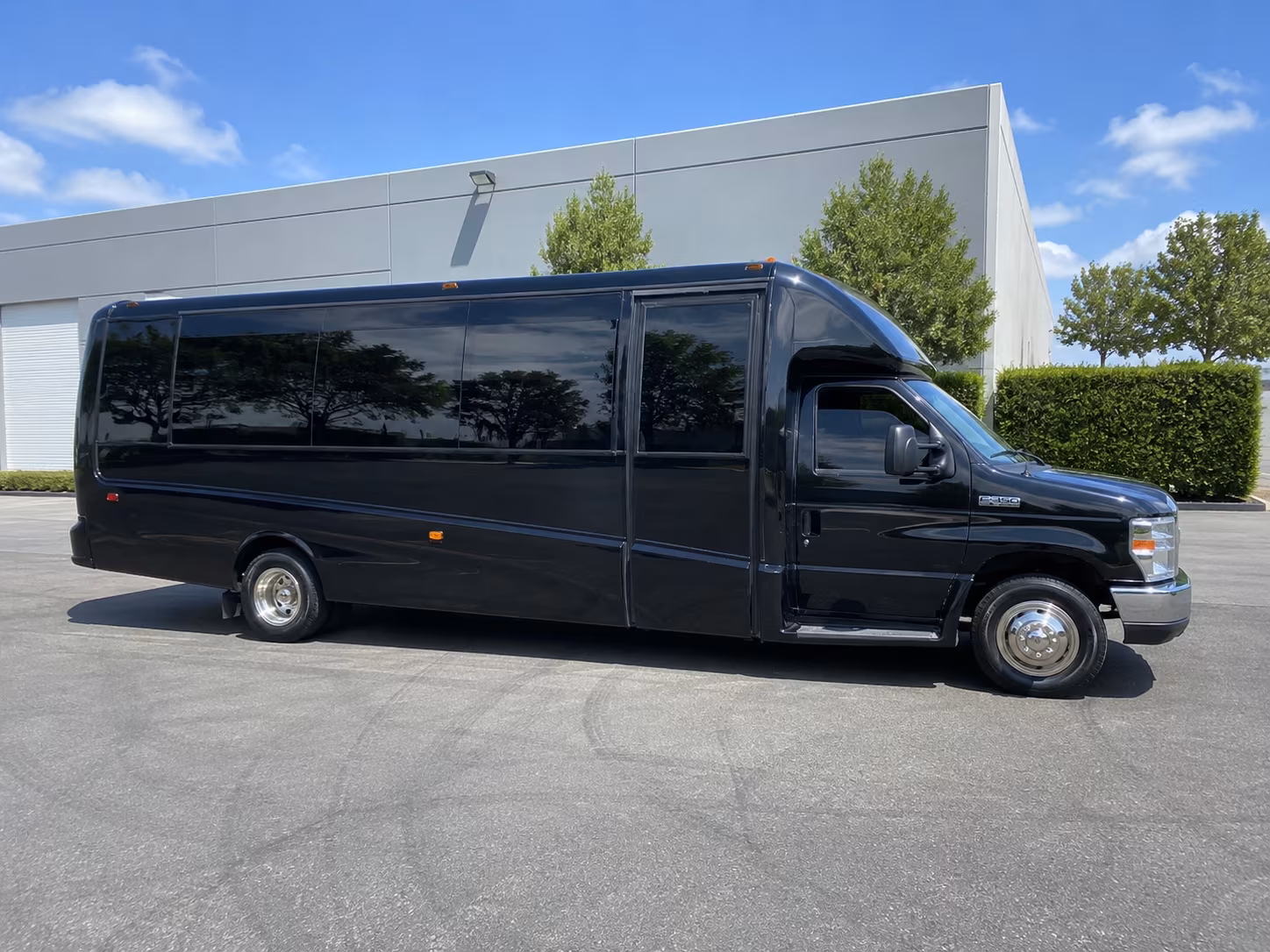 affordable thousand oaks prom party bus prices split across your group