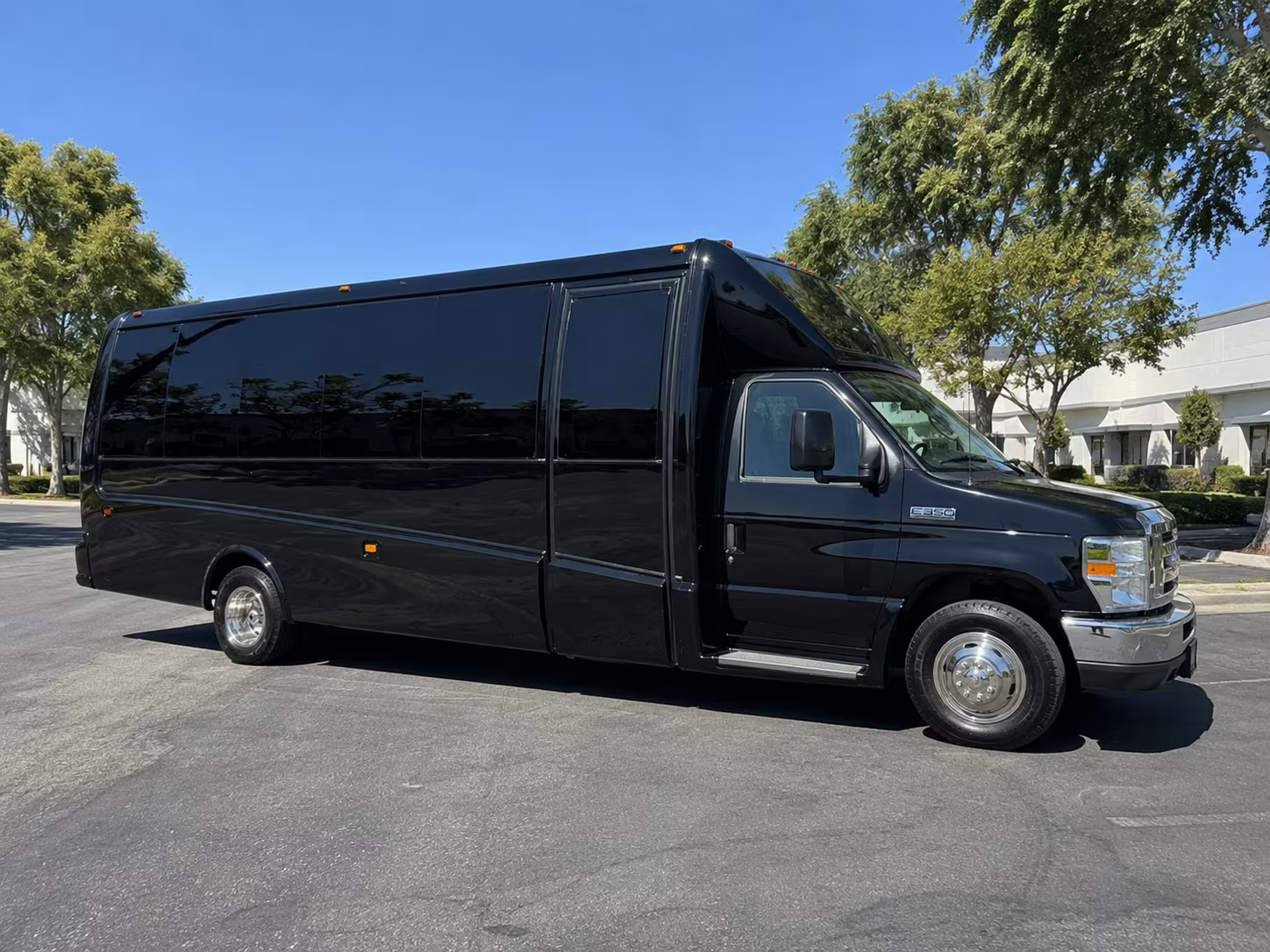 thousand oaks corporate retreat shuttle bus rentals