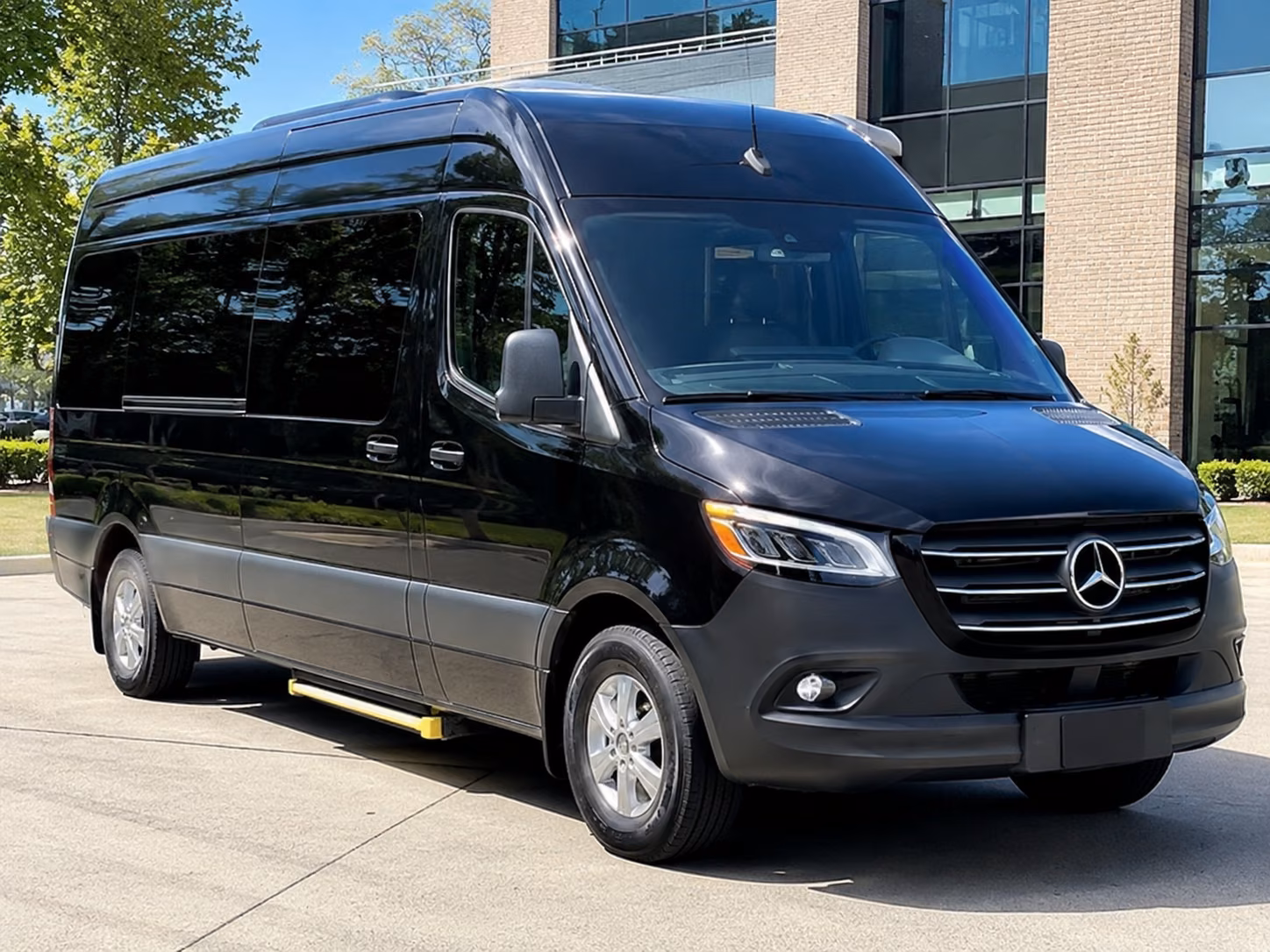 thousand oaks hospital and campus shuttle bus rentals